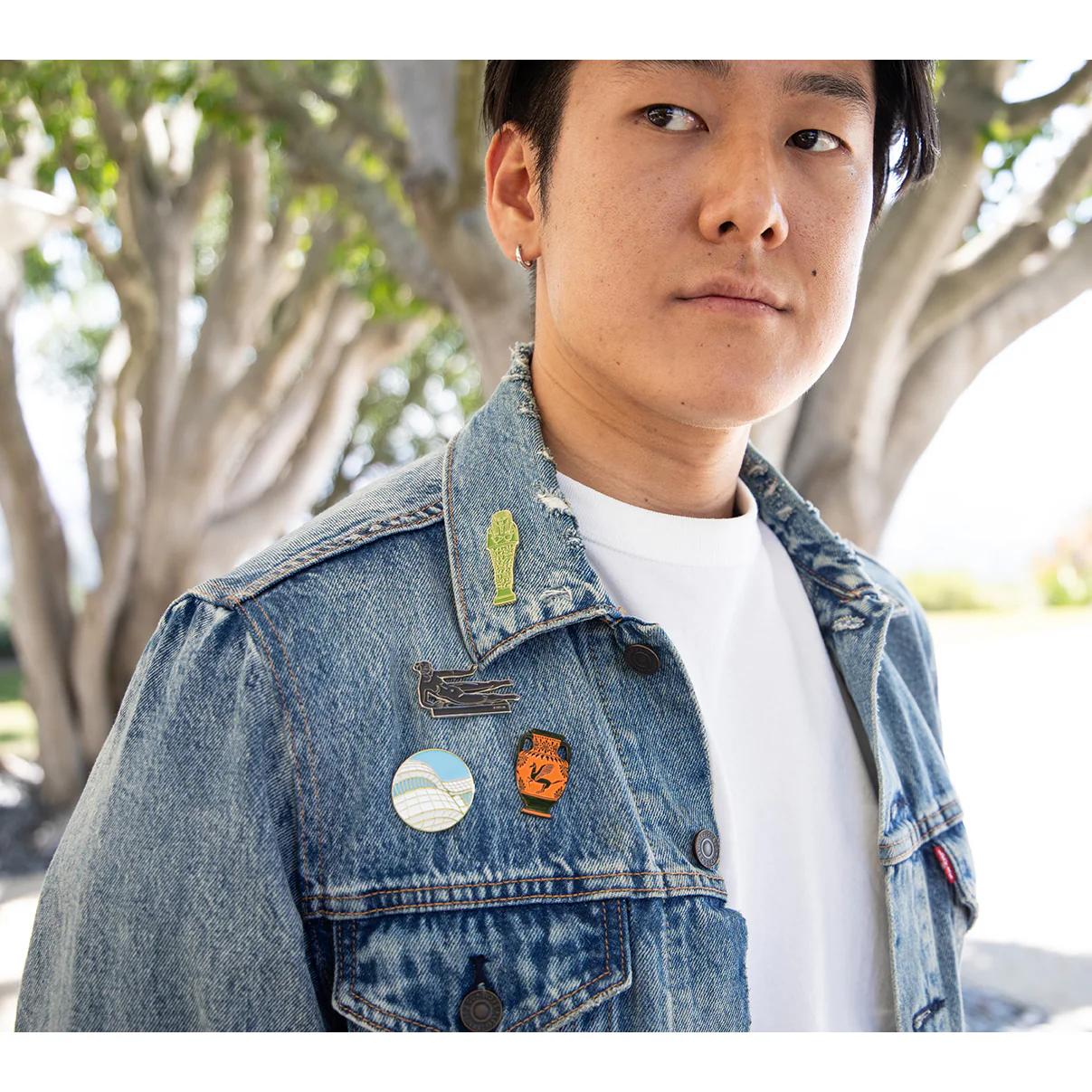 Getty Curve Enamel Pin - Image 3