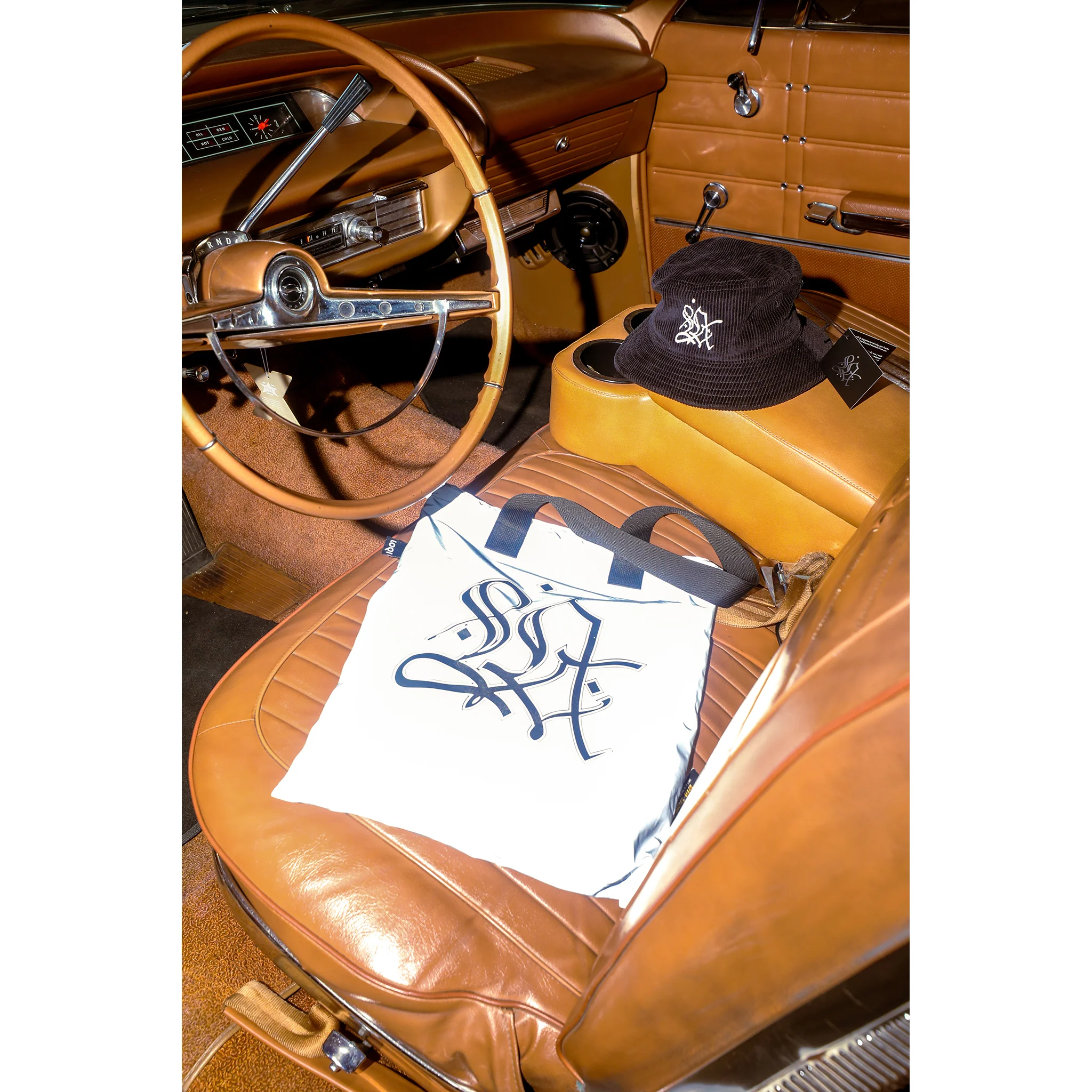 L.A. Graffiti Black Book Reflective Reversible Tote Bag / Backpack - Image 3